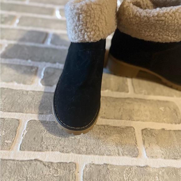 New Women's Black and Cream Ankle Boots - Picture 2 of 6